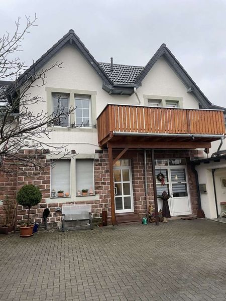 Neu renovierte 4 ZKB Wohnung mit EBK und Balkon